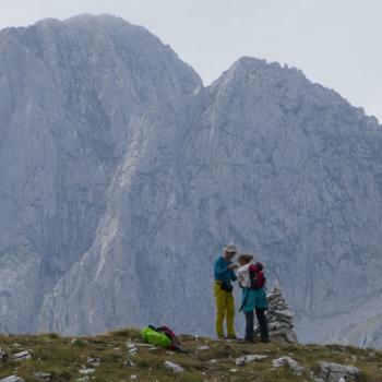 Im Norden Albaniens locken mächtige Kalkberge - Wandern in den Albanischen Alpen - (c) Klaus Pfenning