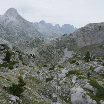 Die kargen Landschaften des Hochgebirges haben einen besonderen Reiz - Wandern in den Albanischen Alpen - (c) Klaus Pfenning