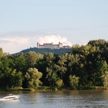 Blick über die Donau mit Stift Göttweig im Hintergrund - (c) Gabi Vögele