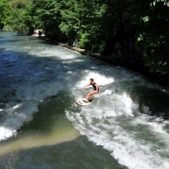Wer einmal auf der Welle im Eisbach surft, der kommt immer wieder, das ist eine Faszination, der man nicht mehr widerstehen kann - (c) Gabi Dräger