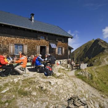 oder bei einer geführten Wanderung zur Kellerjochhütte - (c) TVB Silberregion Karwendel