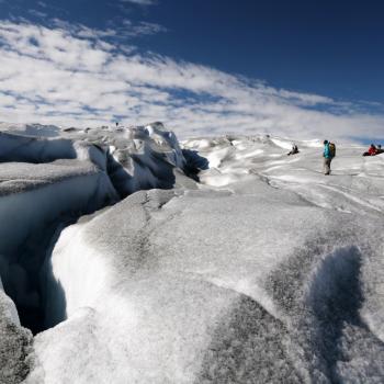 Ostgrönland - Konzentriert und mit konzentrierten Schritten bewegen wir uns übers Eis