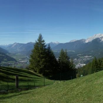 Jakobsweg in Tirol bei Telfs - Friedensglocke Laichner