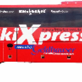 Morgens steigen sie in München in den umweltfreundlichen „KitzSkiXpress“-Luxusliner ein und 90 Minuten später sind sie in Kirchberg an der Fleckalmbahn. KitzSki ruft! - (c) Geldhauser - Die Münchner Busreisen