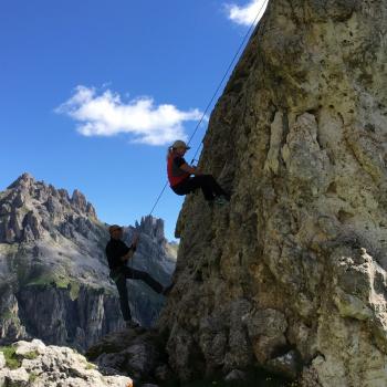 Klettern im Rosengarten - Kletterübungen am Felsbrocken - (c) Susanne Wess