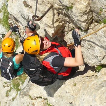 Klettern im Rosengarten - Wir steigen, kraxeln und zieh’n uns gut eineinhalb Stunden lang hinauf auf die Masaréspitze auf 2585 Metern Höhe - (c) Susanne Wess