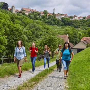 Wandervergnügen im „Liebliches Taubertal“ - Tagestouren und Streckenwanderwege erleben - (c) Tourismusverband „Liebliches Taubertal“/Peter Frischmuth