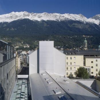 Der Plenarsaal des Rathauses Innsbruck mit Blick auf die Nordkette - (c) Stadt Innsbruck