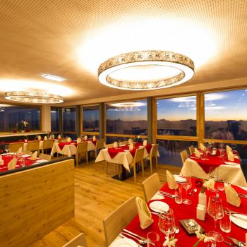 Im <a href="https://www.pacheiner.at/hotel/kulinarium.html" target="_blank">Restaurant</a> bekommt man klassischer Kärntner Küche und die Alpen-Adria Küche angeboten - (c) Alpinhotel Pacheiner