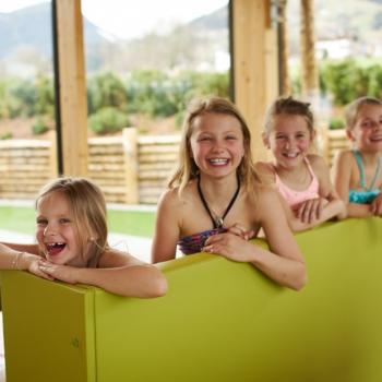 Und ganz viel Vergnügen beim Plantschen - Kinderhotel mit Lifestyle „alpina zillertal“ in Fügen