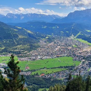 Geh 7 – Die Gipfel der Genüsse, die Zugspitzregion rockt - Blick auf Garmisch - (c) Susanne Wess