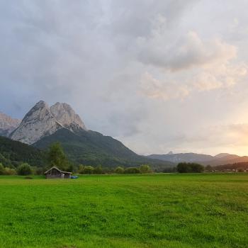 Geh 7 – Die Gipfel der Genüsse, die Zugspitzregion rockt - Sonnenuntergang über Alp- und Zugspitze - (c) Susanne Wess