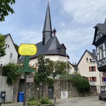 Nicht zu übersehen ist das Schild für den Weinstand in Martinsthal - (c) Thomas Rentschler