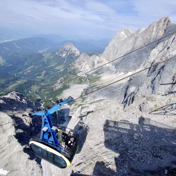 Die Dachsteinbahn bringt die Besucher in 6 Minuten auf fast 3.000 m Höhe - (c) Christine Kroll