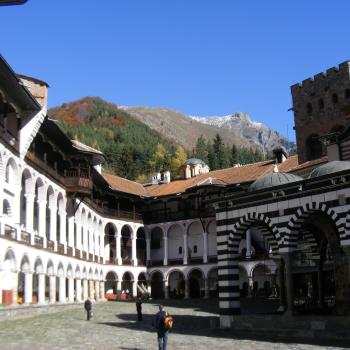 Auf ortodoxe Klöster trifft man bei Wanderungen in Bulgarien - (c) Jörg Bornmann