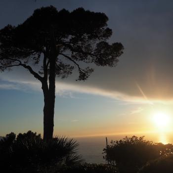 Und mit einem traumhaften Sonnenuntergang verabschiedet sich die Maremma mit dem Blick von Monte Argentario über den Toskanischen Archipel in Richtung Elba - (c) Jörg Bornmann