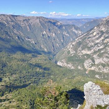 Die TAraschlucht schneidet bis zu 1.300 m tief in die Landschaft hinein - (c) Christine Kroll