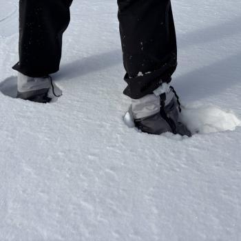 Dann verhindern Gamaschen das Eindringen von Schnee in die Schuhe von oben - (c) Christine Kroll