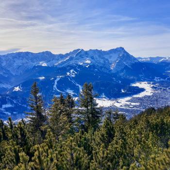 Gegenüber des Wanks grüßt die Zugspitze - (c) Christine Kroll