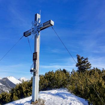Am Gipfelkreuz des Eckenbergs, gleich nebenan, ist man oft allein - (c) Christine Kroll