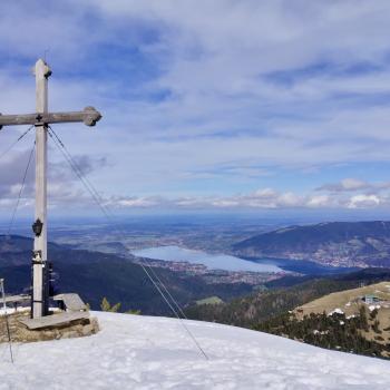 Vom Hirschberg schaut man nach Norden auf den Tegernsee... - (c) Christine Kroll