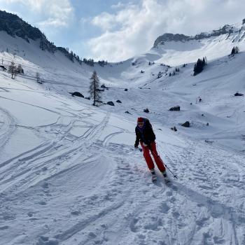 Über weite Hänge geht es zurück ins Tal - (c) Christine Kroll