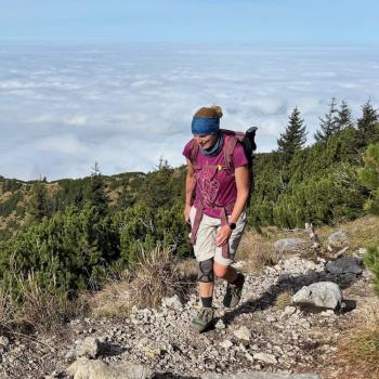 Auch im unwegsamen Gelände geht es mit den Barfußschuhen gut voran - (c) Christine Kroll
