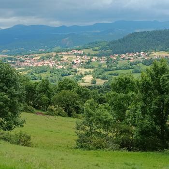 Mit Eselsgeduld bergauf-bergab - der „Chemin Stevenson“ gilt als einer der schönsten Fernwanderwege Frankreichs - (c) Klaus Pfenning
