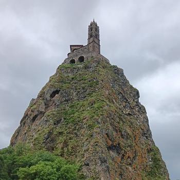 Mit Eselsgeduld bergauf-bergab - der „Chemin Stevenson“ gilt als einer der schönsten Fernwanderwege Frankreichs - (c) Klaus Pfenning
