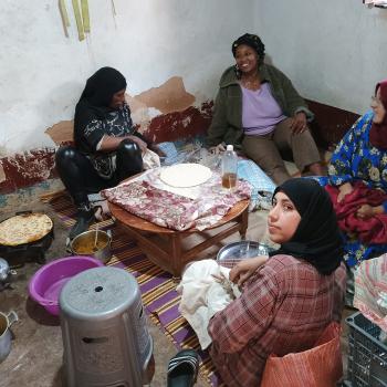 Herzstück unserer Unterkünfte ist immer die Küche, in der alle zusammen sitzen und kochen - (c) Christine Kroll