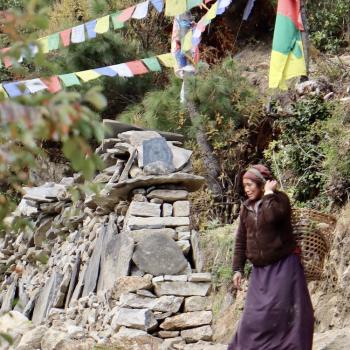 In den Dörfern trifft man immer wieder Einheimische bei der Feldarbeit - (c) Christine Kroll