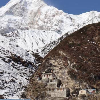 Das Kloster Pungyen Gompa liegt einsam zu Füßen des Mount Manaslu - (c) Christine Kroll
