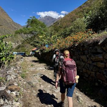 In den ersten Tagen läuft man noch durch tropische Landschaften - (c) Christine Kroll
