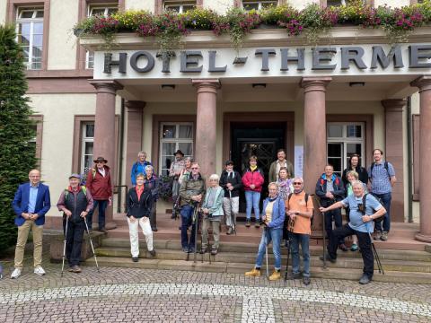 Treffen vor dem Hotel Therme, bevor wir zur Wanderung aufbrechen - (c) Sabine Zoller