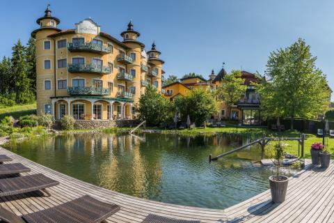 Gern besucht ist im Sommer der Schwimmteich des Hotels Guglwald - (c) Alexander Kaiser - Lichtlinienat Hotel Guglwald