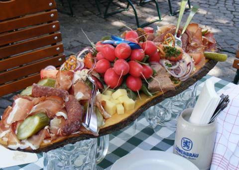 München Biergarten Oberbayern Brotzeitbrett