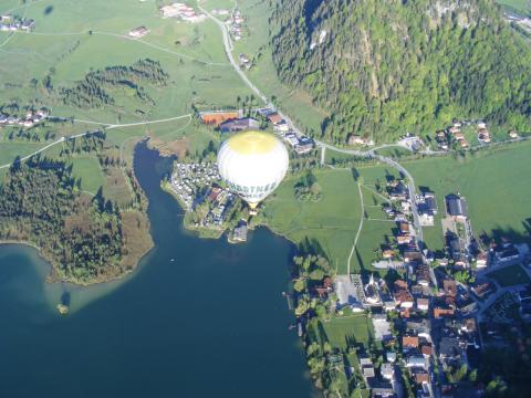 Mit dem Heißluftballon über den Walchsee - (c) Jörg Bornmann Mit dem Heißluftballon über den Walchsee - (c) Jörg Bornmann