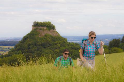 Die insgesamt neun Premiumwanderwege des „Hegauer Kegelspiel“ faszinieren mit einer beeindruckenden Landschaft - (c) Regio, Frank Hellwig