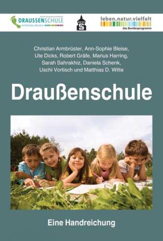 Der Ratgeber „Draußenschule. Eine Handreichung“ für 16,80 Euro versandkostenfrei beim Deutschen Wanderverband - (c) Deutscher Wanderverband