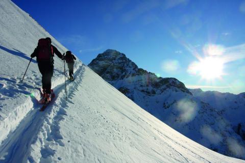 Hangquerung bei einer Skitour im Kleinwalsertal