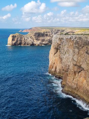 Eine Reise entlang Portugals südlichster Küste, wo Fels und Sand, Fischerdörfer und Design-Retreats, Naturidylle und kulinarische Leidenschaft ein harmonisches Ganzes formen - (c) Detlef Düring