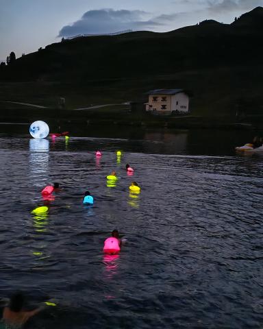 Die magische Kraft des Vollmondschwimmens im Bergsee - (c) Detlef Düring
